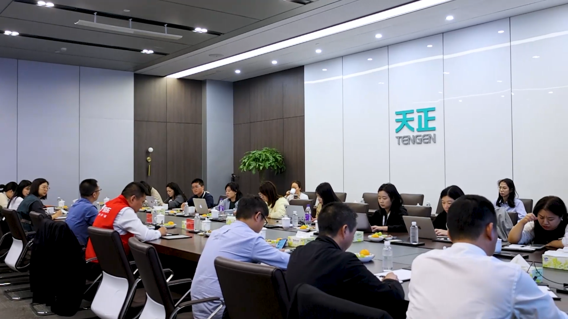 京东工业走进pg模拟器，探访产业数智化之路！